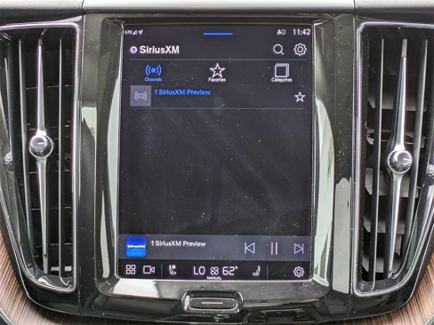 Certified 2023 Volvo XC60 B5 Plus w/ Climate Package image 18