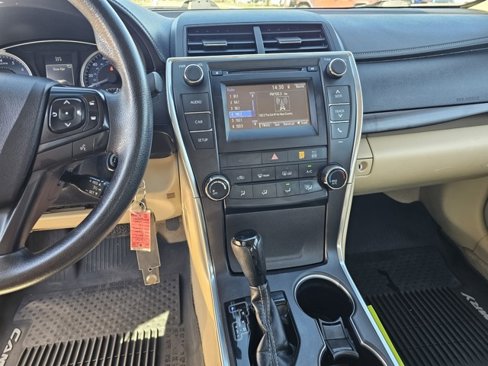 Used 2017 Toyota Camry LE image 17