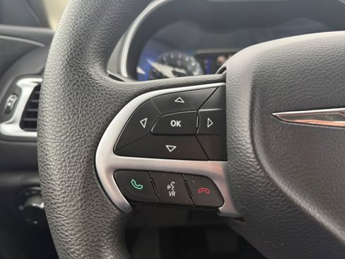 Used 2015 Chrysler 200 Limited image 21