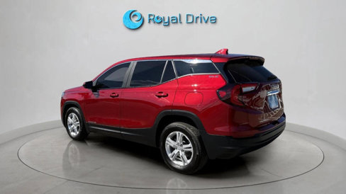 Used 2024 GMC Terrain SLE image 4