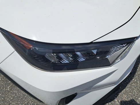 Used 2021 Toyota RAV4 LE image 10