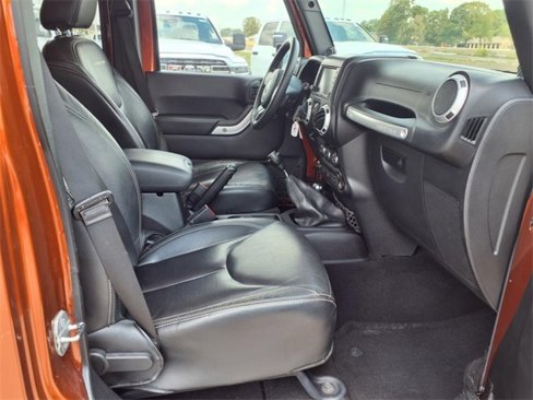 Used 2014 Jeep Wrangler Unlimited Rubicon w/ Connectivity Group image 12