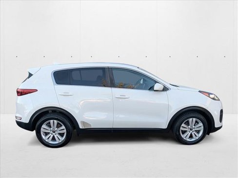 Used 2018 Kia Sportage LX image 4