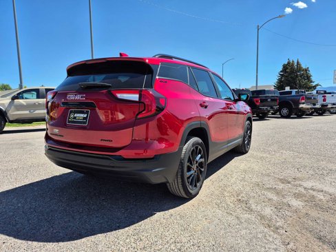 Used 2024 GMC Terrain SLE w/ Driver Convenience Package image 3