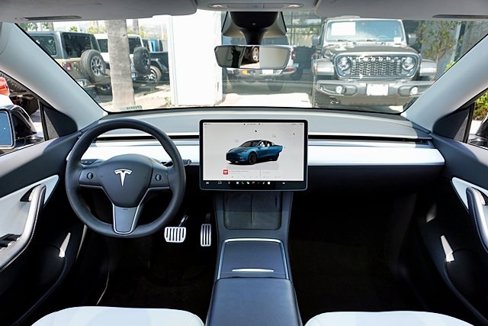 Used 2022 Tesla Model Y Performance image 20