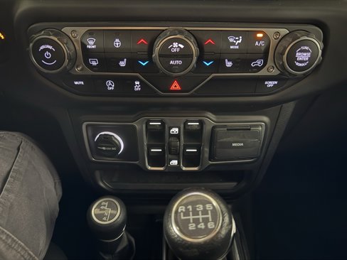 Used 2018 Jeep Wrangler Unlimited Sport S image 14