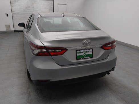 Used 2022 Toyota Camry LE image 6