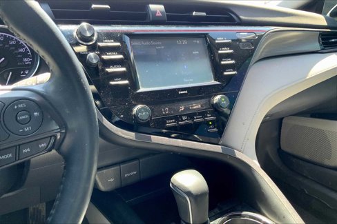 Used 2020 Toyota Camry SE image 6