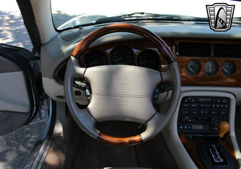 Used 2002 Jaguar XK8 Convertible image 18