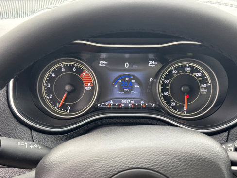 Used 2022 Jeep Cherokee Limited image 18
