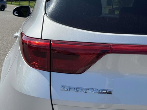 Used 2018 Kia Sportage LX image 8