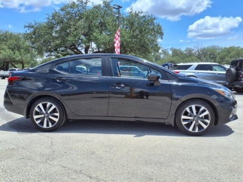 Used 2021 Nissan Versa SR image 2