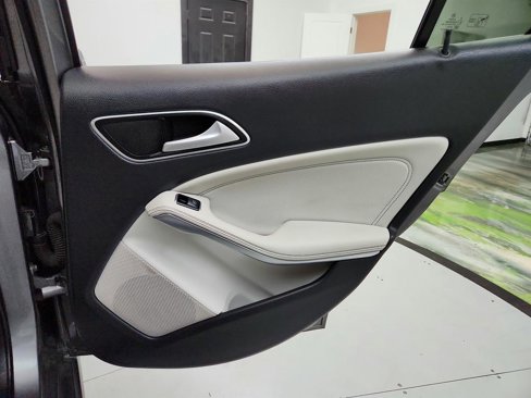Used 2017 Mercedes-Benz GLA 250 image 30