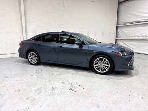 Used 2020 Toyota Avalon Limited image 7