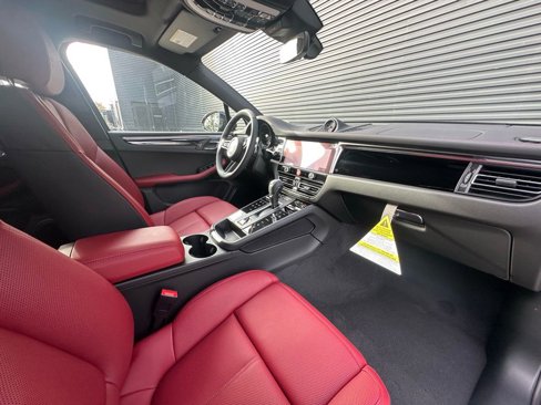 Used 2025 Porsche Macan image 35