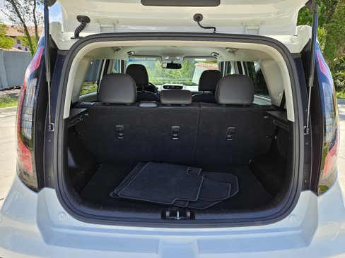 Certified 2018 Kia Soul ! w/ Tech Package image 12