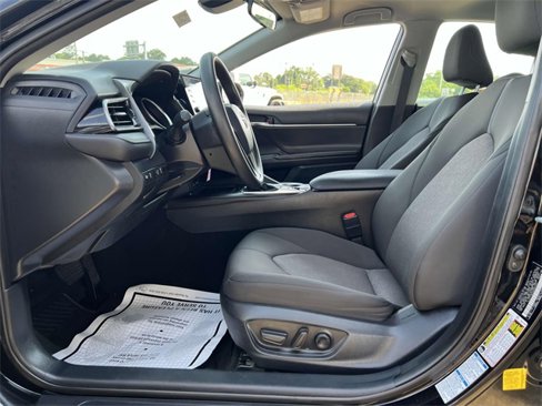 Used 2022 Toyota Camry LE image 7