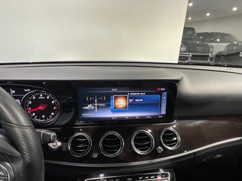 Used 2017 Mercedes-Benz E 300 4MATIC image 31