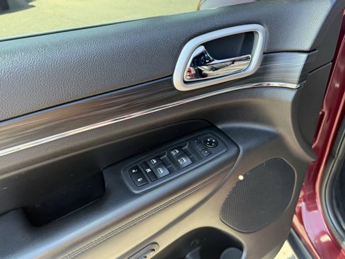 Used 2020 Jeep Grand Cherokee Limited image 14