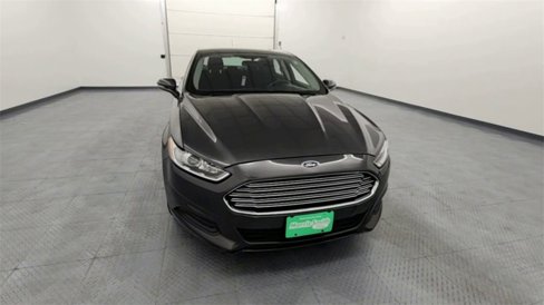 Used 2016 Ford Fusion SE image 2