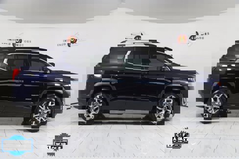 Used 2022 GMC Acadia SLE w/ Driver Convenience Package image 2