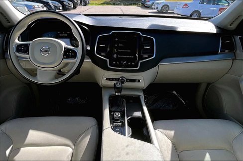 Used 2021 Volvo XC90 T5 Momentum w/ Advanced Package image 14