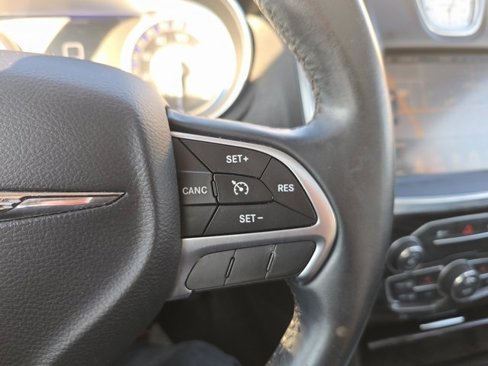 Used 2016 Chrysler 300 Limited image 22