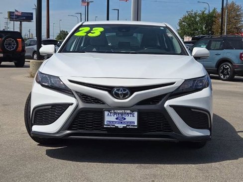 Used 2023 Toyota Camry SE image 4
