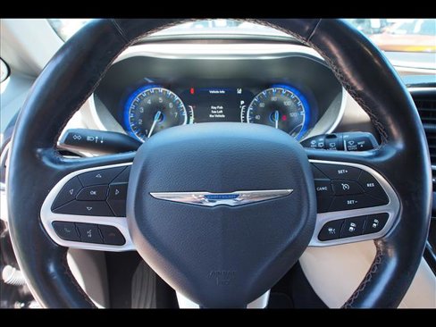 Used 2019 Chrysler Pacifica Touring-L Plus w/ Advanced Safetytec Group image 26