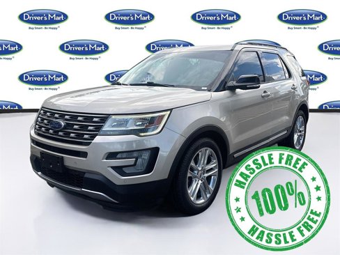Used 2017 Ford Explorer XLT w/ Equipment Group 202A image 3
