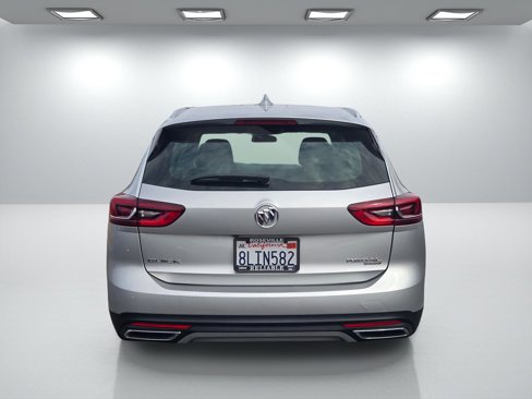 Used 2018 Buick Regal Preferred w/ Sights and Sounds Package image 5