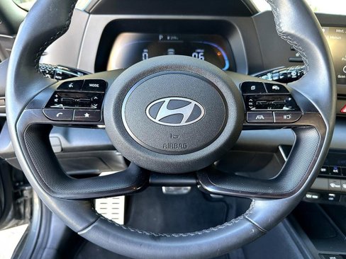 Used 2025 Hyundai Elantra Sport image 15