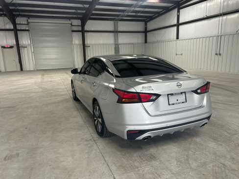 Used 2019 Nissan Altima 2.5 SV image 3