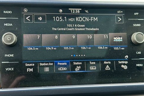 Certified 2023 Volkswagen Taos SE w/ Panoramic Sunroof Package image 18
