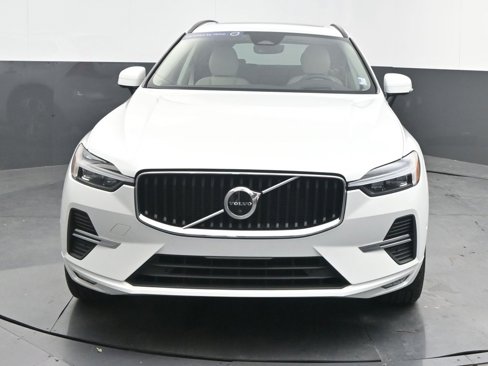 Certified 2022 Volvo XC60 B5 Momentum w/ Advanced Package image 2