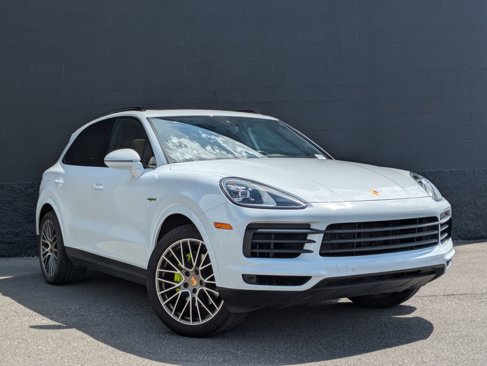 Certified 2023 Porsche Cayenne Platinum Edition image 8