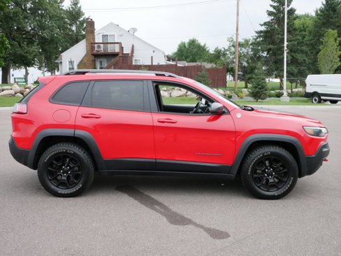 Used 2019 Jeep Cherokee Trailhawk image 8