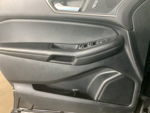 Used 2022 Ford Edge SEL image 17