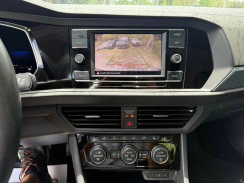 Used 2022 Volkswagen Jetta SE image 6