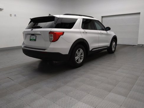 Used 2021 Ford Explorer XLT image 9