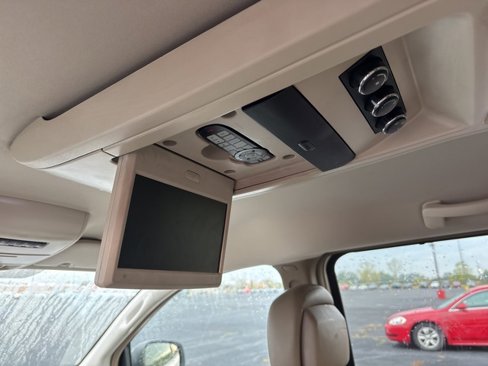 Used 2012 Volkswagen Routan SE image 8