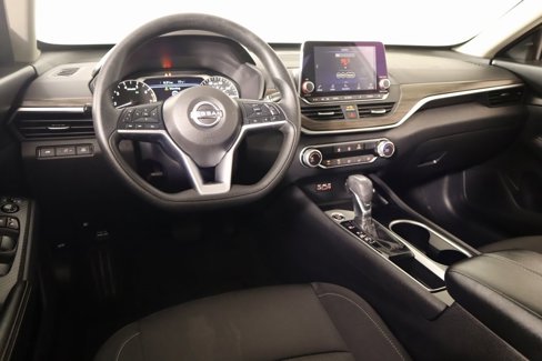 Used 2024 Nissan Altima 2.5 SV image 2