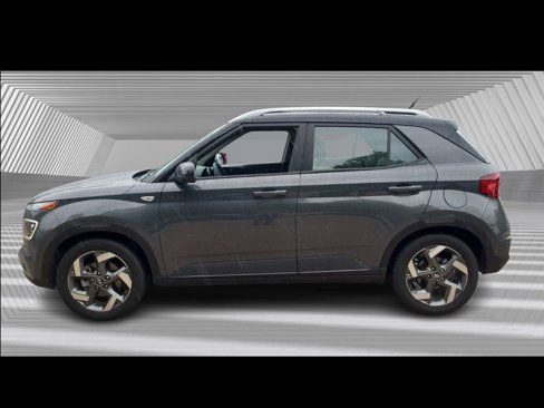 Used 2024 Hyundai Venue Limited image 2