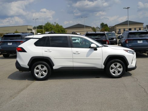 Used 2021 Toyota RAV4 XLE image 4