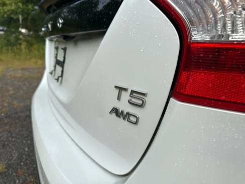 Used 2016 Volvo V60 T5 Cross Country image 8