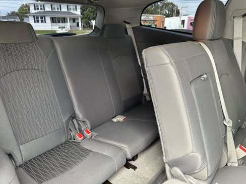 Used 2017 Chevrolet Traverse LT image 17