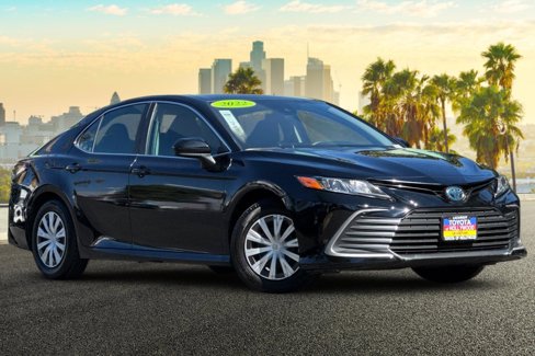 Used 2022 Toyota Camry LE image 2