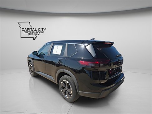 Used 2024 Nissan Rogue SV image 5