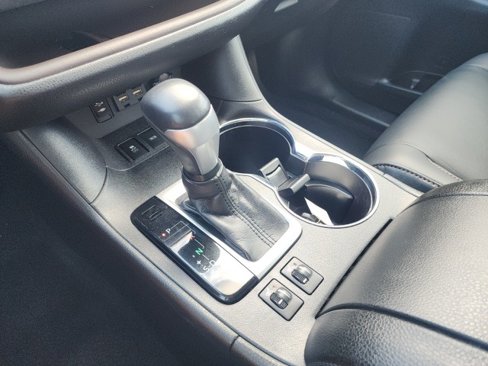 Used 2019 Toyota Highlander XLE image 29