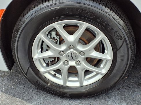 Used 2023 Chrysler Voyager LX image 10